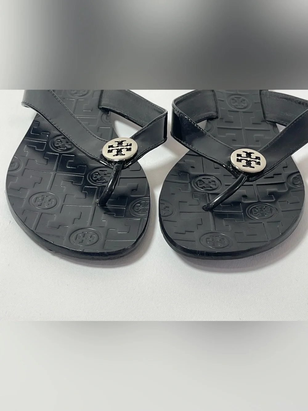 Tory Burch Black Patent Leather Thong Sandals Flip Flops Silver Logo Sole 8M